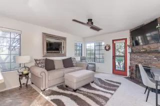 Photo #5: 6021489 Listing