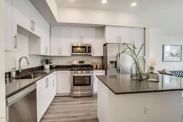 MLS: 6023923 Condo For Sale