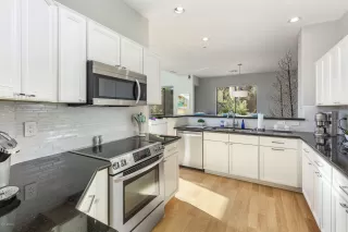 Photo #6: 6024425 Listing