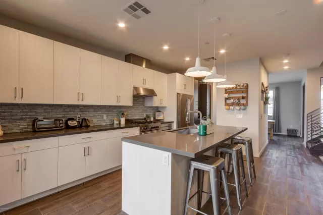 MLS: 6024985 Condo For Sale