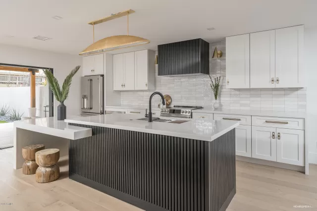 MLS: 6025629 Condo For Sale