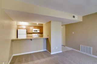 Photo #5: 6026040 Listing