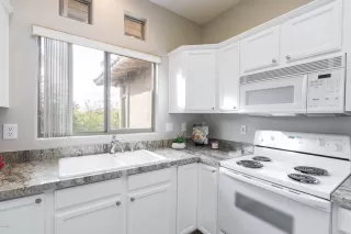 Photo #5: 6027925 Listing
