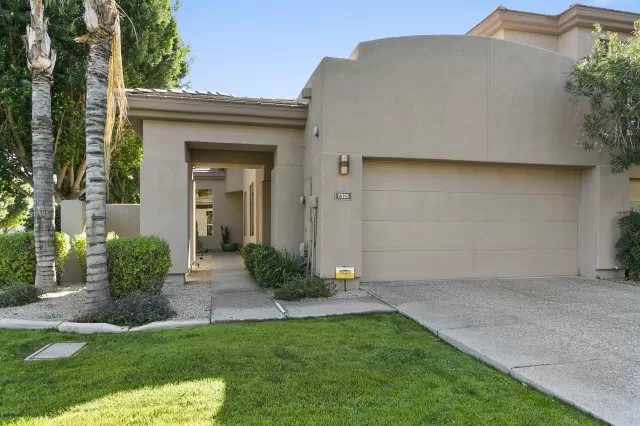 MLS: 6028300 Condo For Sale