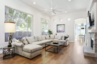 Photo #3: 6028300 Listing