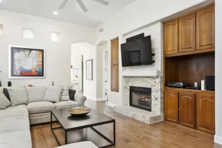 Photo #4: 6028300 Listing