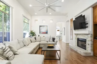 Photo #5: 6028300 Listing