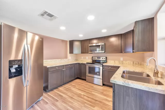 MLS: 6028302 Condo For Sale