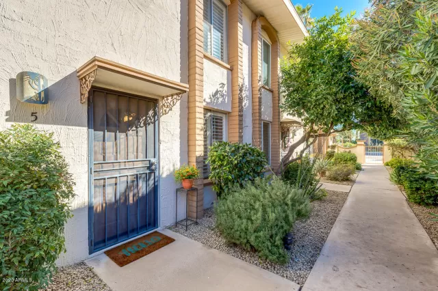 MLS: 6028417 Condo For Sale