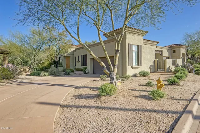 MLS: 6033000 Condo For Sale