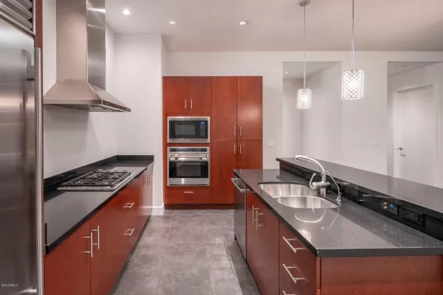 MLS: 6033730 Condo For Sale