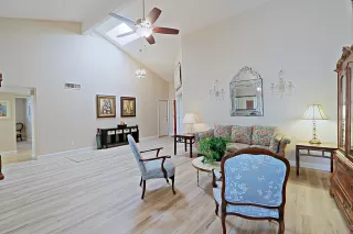 Photo #6: 6034189 Listing