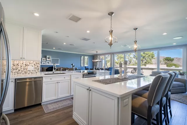 MLS: 6034312 Condo For Sale