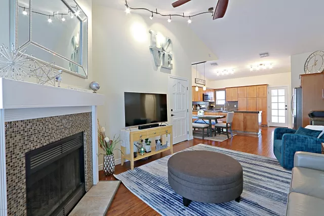 MLS: 6034874 Condo For Sale