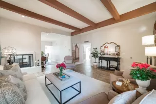 Photo #5: 6036054 Listing