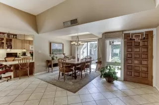 Photo #5: 6036196 Listing