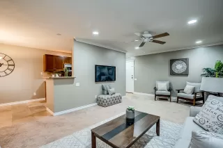 Photo #6: 6036387 Listing