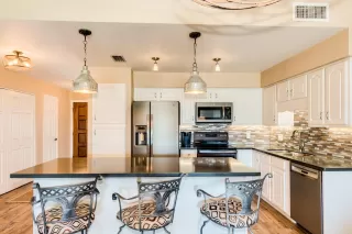 Photo #6: 6036439 Listing