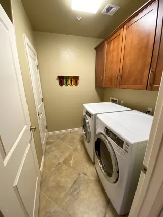 Photo #6: 6036706 Listing