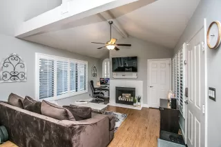 Photo #6: 6037716 Listing