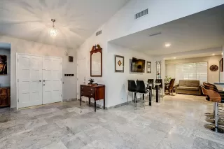 Photo #6: 6038507 Listing