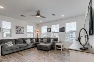 Photo #6: 6038842 Listing