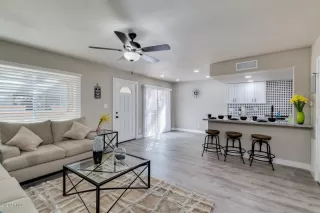 Photo #5: 6038986 Listing