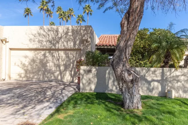 MLS: 6039960 Condo For Sale