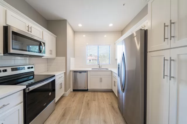 MLS: 6040048 Condo For Sale