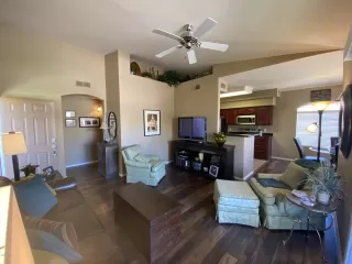 Photo #5: 6040926 Listing