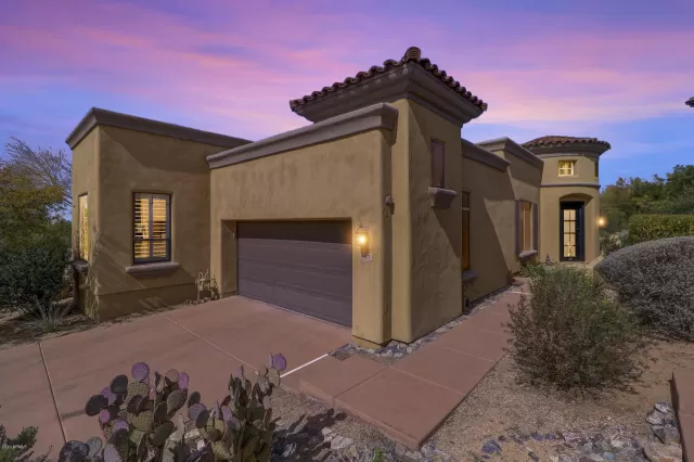 MLS: 6041314 Condo For Sale