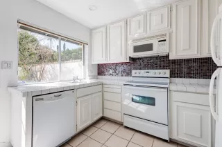 Photo #6: 6041903 Listing