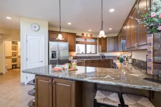 Photo #5: 6042396 Listing