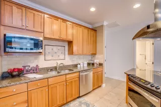 Photo #6: 6042614 Listing