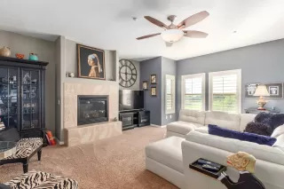 Photo #6: 6043382 Listing