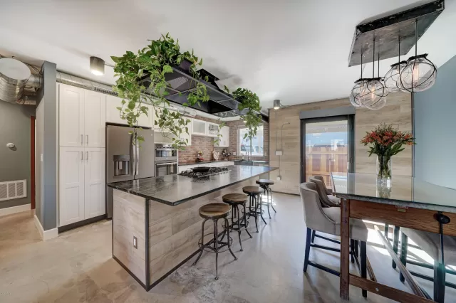 MLS: 6043812 Condo For Sale