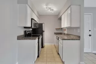 Photo #5: 6043899 Listing