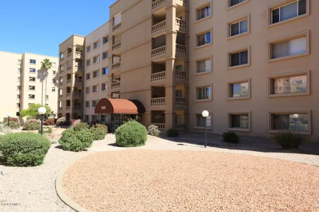 MLS: 6044227 Condo For Sale