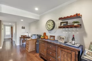 Photo #5: 6045882 Listing