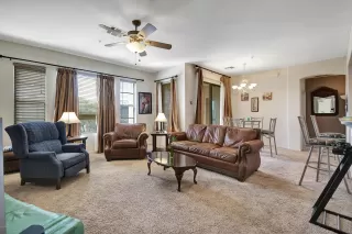 Photo #6: 6047434 Listing