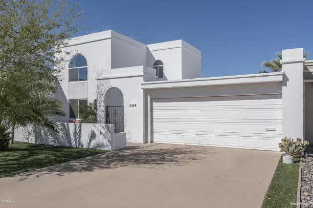 MLS: 6048086 Condo For Sale