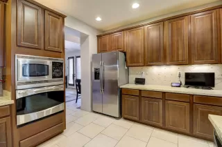 Photo #5: 6048518 Listing