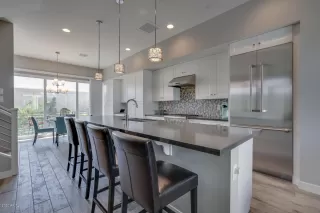 Photo #5: 6048629 Listing