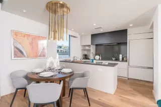 Photo #5: 6049801 Listing