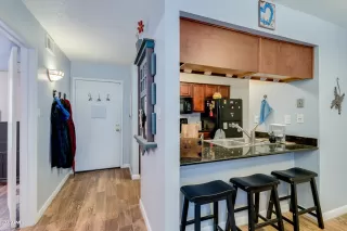 Photo #5: 6049833 Listing