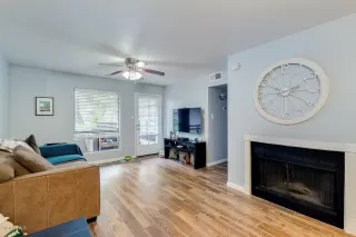 Photo #6: 6049833 Listing