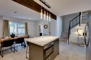 Photo #5: 6051558 Listing