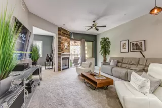 Photo #2: 6051899 Listing 