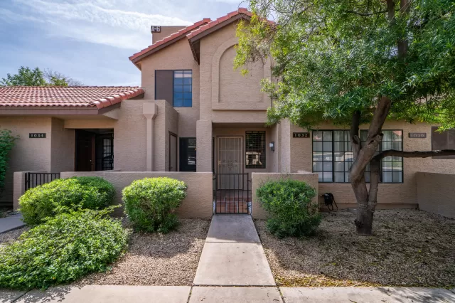 MLS: 6051940 Condo For Sale