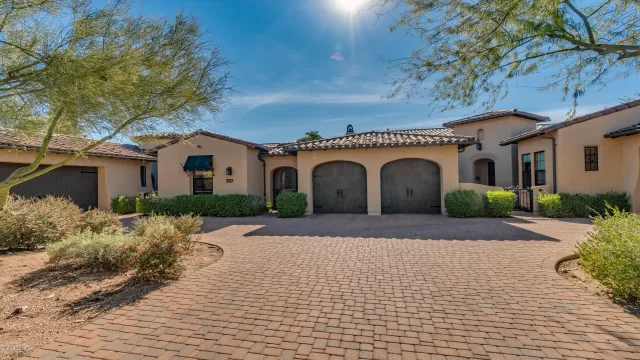 MLS: 6052720 Condo For Sale